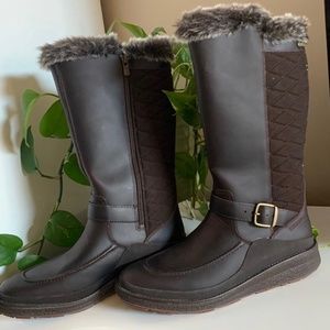 Winter boots size 7